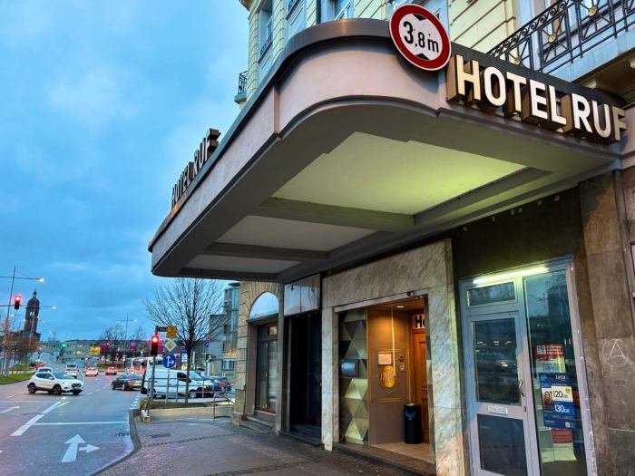 How to Get the Best Hotel Room Without Paying Extra